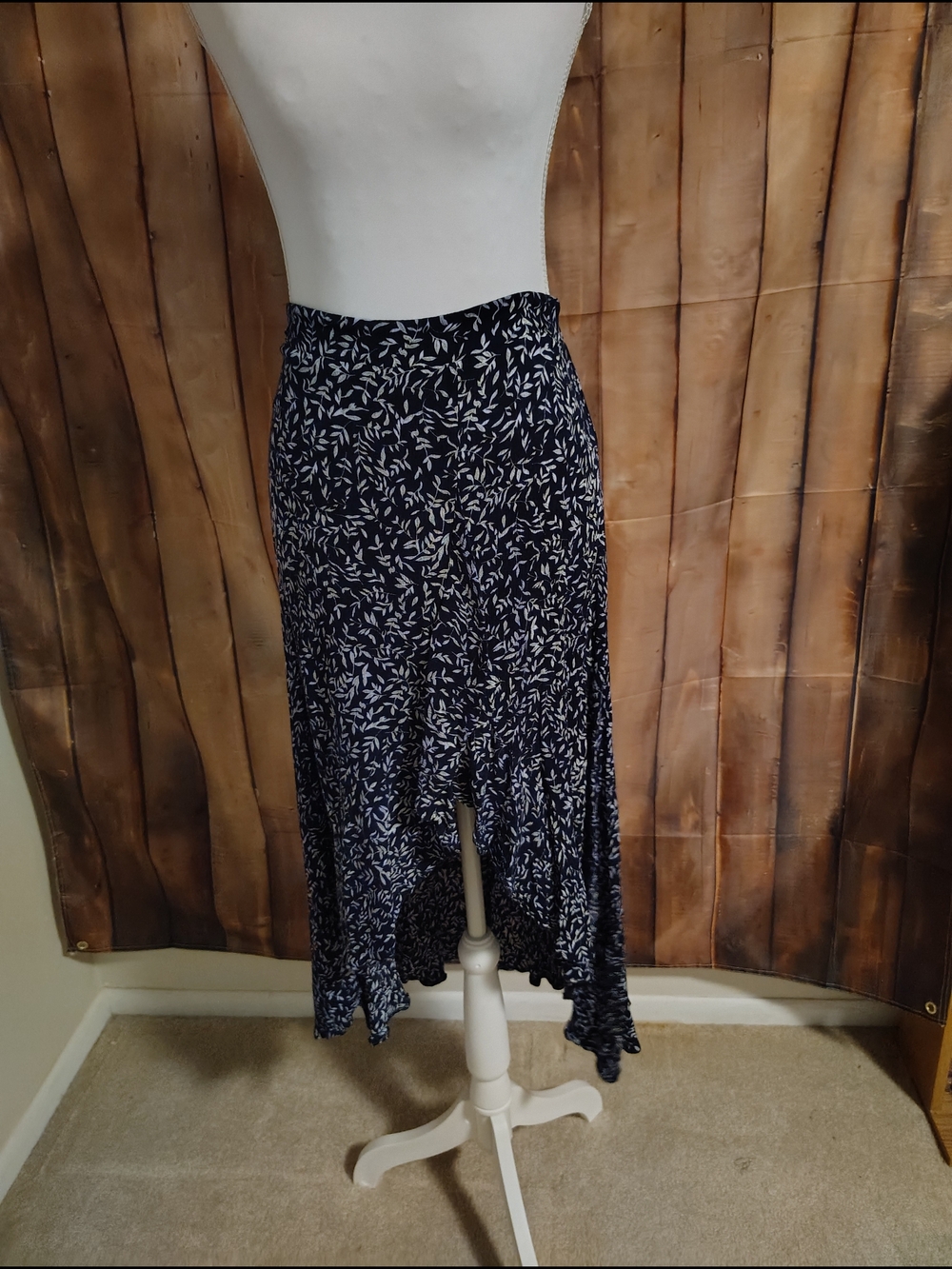 ee:some Navy and White High-Low Midi Skirt With Leaf print Size Medium